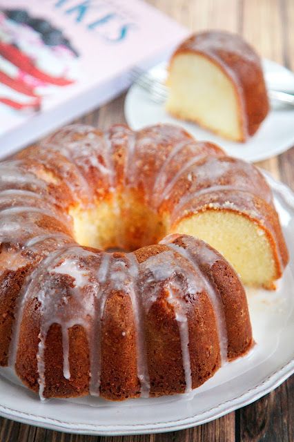 Seven Up Cake, 7up Cake Recipe, 7 Up Cake, 7up Pound Cake, Pound Cake Recipes Easy, Buttermilk Pound Cake, Savory Foods, Easter Sweets, Cream Cheese Pound Cake