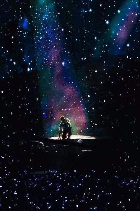 Chris Martin and A Sky Full Of Stars (xylobands), Coldplay, AHFOD Tour, Cardiff, 11 July 2017. Coldplay Art, Coldplay Wallpaper, Coldplay Live, Guy Berryman, Coldplay Chris, Chris Martin Coldplay, A Sky Full Of Stars, Coldplay Concert, Iphone Wallpaper Music