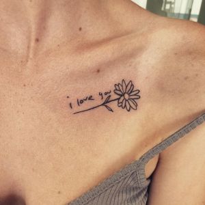 60+ Best Daisy Tattoo Ideas & All You Must Know About Them - InkMatch Daisy Tattoo With Date, Daisy Memorial Tattoo Mom, I Love You Flower Tattoo, Crazy Daisy Tattoo, Daisy Collar Bone Tattoo, Shasta Daisy Tattoo, Gerber Daisy Tattoo Small, Daisy Name Tattoo, Tattoo Ideas Daisy