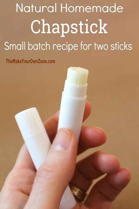 Small Batch Lip Balm Recipe, Diy Natural Chapstick, How To Make Chapstick Diy, How To Make Homemade Chapstick, Diy Chapstick Recipe, How To Make Lip Balm, Diy Small Gifts, How To Make Chapstick, Chapstick Diy