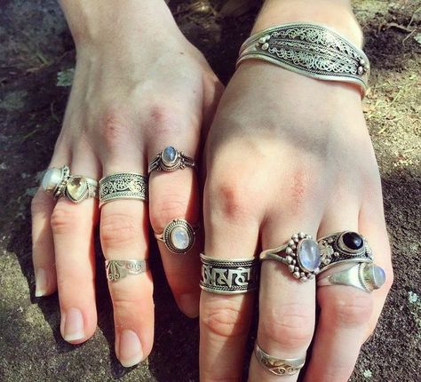 Many Rings On Hand, Silver Rings On Hand, Ring Placement, Silver Boho Rings, Silver Gemstone Rings, Silver Boho Jewelry, Grunge Jewelry, Estilo Hippy, Rings Sterling Silver