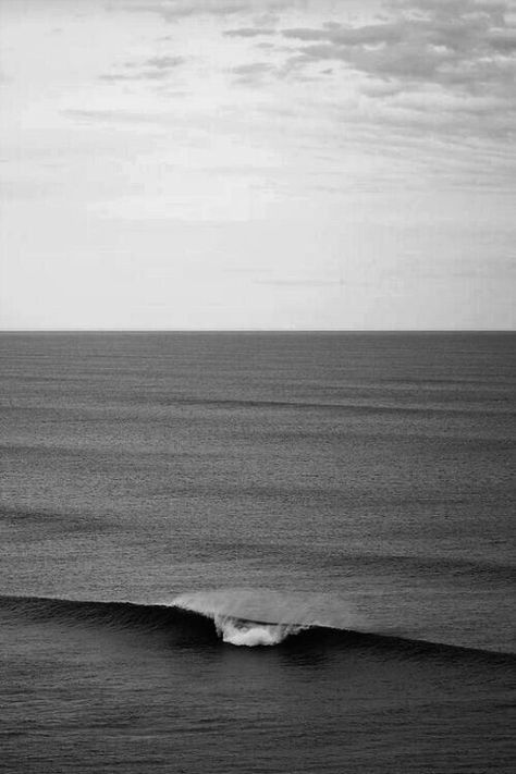 Water Photography, Ed Wallpaper, Photography Water, Black Inspiration, Its A Mans World, Gray Aesthetic, Ocean Water, Black And White Aesthetic, Photography Magazine