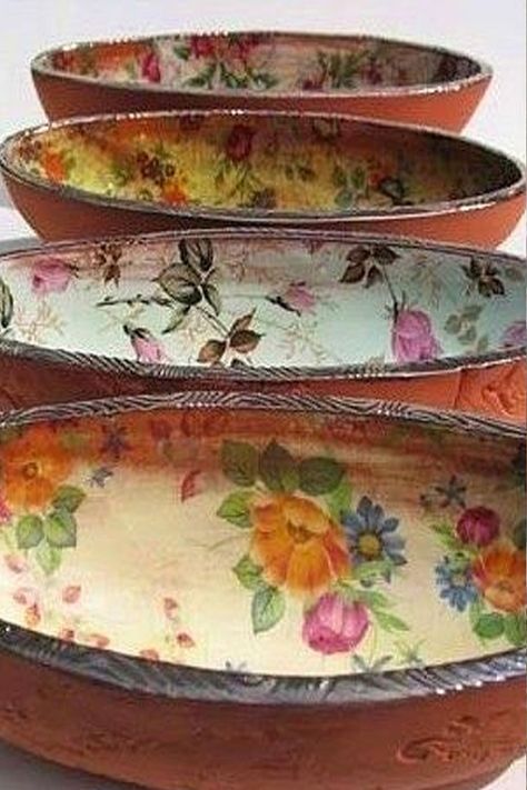 Diy Terra Cotta Pots, Terracotta Flower Pots, Decoupage Diy, Decoupage Furniture, Clay Pot Crafts, Terracotta Pots, Clay Pots, Terra Cotta, The Shape