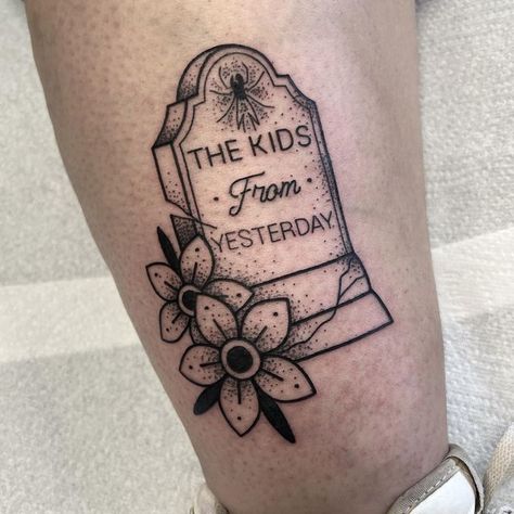 Headstone Tattoo Ideas, Grave Tattoo Design, Grave Stone Tattoo, Headstone Tattoo, Gravestone Tattoo, Green Day Tattoo, Grave Tattoo, Daniel Tattoo, Tombstone Tattoo