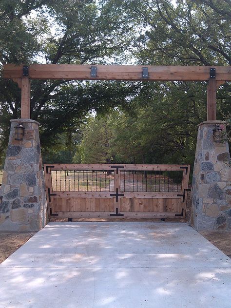 Custom Entry with New Driveway Approach by Graves Lawn and Landscape 469-721-2011 Ranch Entrance Ideas, Gated Entrance, Materials Board, Rustic Entry, Farm Entrance, Ranch Gates, Exterior Materials, Entrance Halls, Wooden Gate