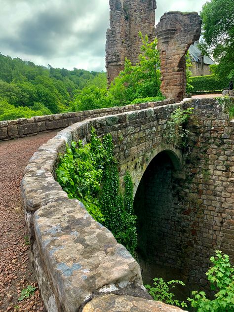 Medieval Times Aesthetic, Medieval Cottagecore, Medieval Scotland, Extraordinary Architecture, Medieval Bridge, Medieval Cottage, Edinburgh Scotland Travel, Scotland Aesthetic, Cottages Scotland