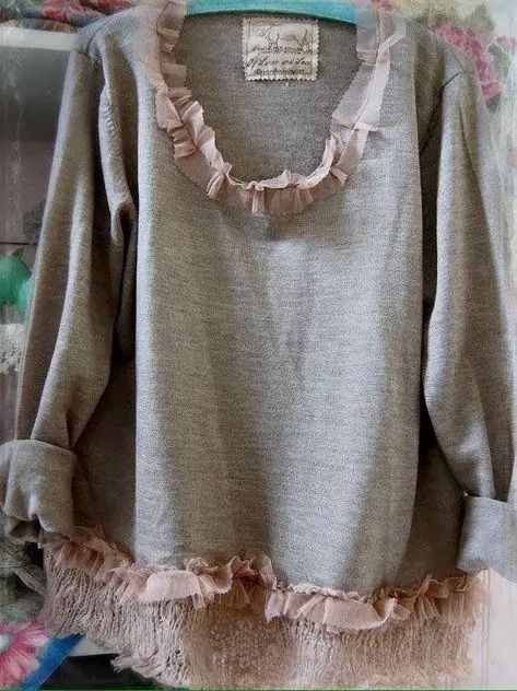 Upcycled Sweatshirt, Senegal Fashion, Kenya Fashion, Upcycled Shirt, Sweatshirt Makeover, Detail Couture, Altered Clothes, Sweatshirt Refashion, Upcycled Sweater