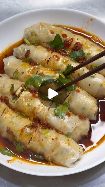 Ramano. on Instagram: "Easy dumpling rolls!! Order the chilli oils via link in bio!! Ingredients- Ground chicken Salt&pepper OG chilli oil (order via link in bio) Scallion Garlic Soy sauce Sesame oil Rice paper Steam for 10-15mins . . . . . . . . . . #dumplings #chillioil #easyrecipes #dinner #eeeeeats" Easy Dumplings, Chicken Salt, Chilli Oil, Rice Paper Rolls, Steamed Dumplings, Steamed Rice, Ground Chicken, Chicken Rice, Sesame Oil