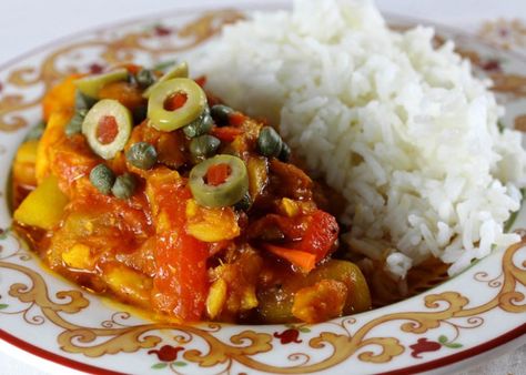 Cod In Tomato Sauce, Bacalao Recipe, Panama Recipe, Panamanian Food, Salted Cod, Green Plantains, Cod Fish Recipes, Things To Try, Spanish Dishes