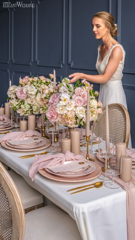 Light Wedding Theme, Creative Tablescapes, Pink Table Settings, Dinner Party Table Settings, Table Setting Ideas, Pink Wedding Inspiration, Tafel Decor, Kim And Kanye, Dinner Party Table