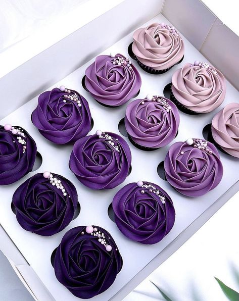 Cupcakes Decoration Purple, Dark Purple Cupcakes, Purple And Red Cake, Jewel Tone Cupcakes, Purple And Black Cupcakes, Purple Black Cake, Purple Birthday Cupcakes, Purple Birthday Party Ideas For Women, Purple Cupcakes Ideas