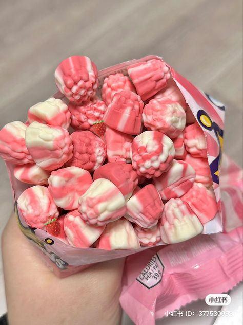 #douyin#ulzzang#korean#chinese#cute#aesthetic Junk Food Snacks Aesthetic, Chinese Candy, I Want Food, Pastel Cupcakes, Kawaii Cooking, Sleepover Food, Junk Food Snacks, Food Drinks Dessert, Cute Aesthetic