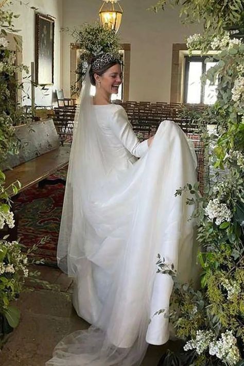 High Society Wedding, Spanish Wedding, Princess Caroline Of Monaco, Caroline Of Monaco, Wedding Of The Year, Princess Caroline, Royal Weddings, High Society, Red Midi Dress