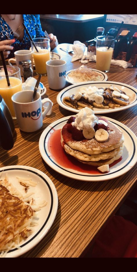 I Hop Pancakes, Ihop Pancakes Aesthetic, Ihop Breakfast, Ihop Pancakes, Fancy Foods, 1950s Diner, Pancake Breakfast, Breakfast Platter, Usa Roadtrip