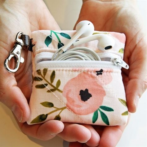 Dompet Koin Diy, Syprosjekter For Nybegynnere, Diy Sy, Diy Bag Designs, Sew Ins, Case Ideas, Ear Buds, Small Sewing Projects, Diy Couture