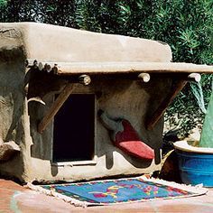 A Southwest adobe doghouse from Carol Davison of Temecula, CA. Unique Dog Houses, Dog House Bed, Cool Dog Houses, Dog House Diy, Dog Area, Dog Runs, Luxury Dog, Dog Kennel, Pet Home