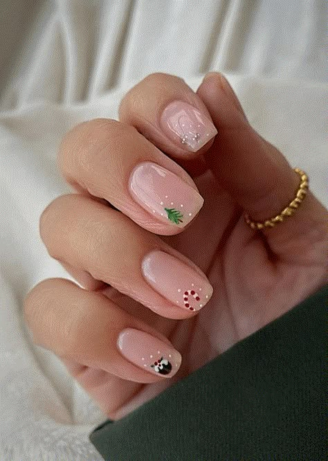 Simple christmas nail art. winter nail ideas. classic christmas nails short. Nail Art Noel, Candy Cane Nails, Short Gel Nails, Christmas Nails Easy, Christmas Gel Nails, Simple Gel Nails, Minimal Nails, Cute Gel Nails, Christmas Nails Acrylic