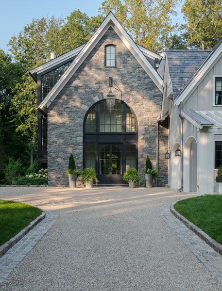 Beautiful Driveways, Casas Coloniales, Modern Farmhouse Exterior, Patio Interior, Exterior Stone, Modern Barn, Farmhouse Exterior, Exterior Paint Colors, Stone House