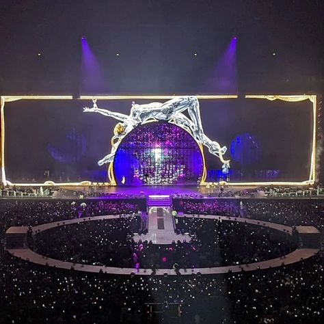 Beyonce World Tour, Beyonce Show, Formation Tour, Beyonce Pictures, Concert Stage Design, Stadium Design, Stage Set Design, Abs And Cardio Workout, Concert Stage