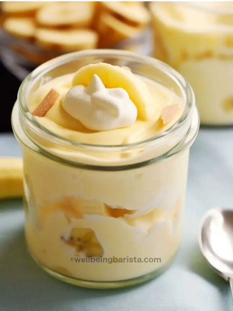 Healthy Banana Pudding with Greek Yogurt Dairy Free Greek Yogurt Recipe, Pudding And Yogurt Recipes, Banana Yogurt Ice Cream, Healthy Instant Pudding Recipes, Banana Yogurt Dessert, Banana Pudding Yogurt, Low Cal Banana Pudding, Healthy Dessert With Greek Yogurt, Yoghurt Recipes Healthy