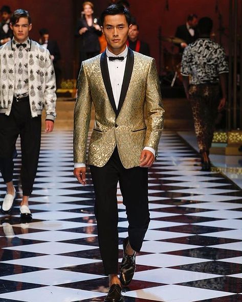 Don’t Be Like The Rest Of Them Darling! Fabulous Gold Tuxedo by @dolcegabbana 💗 ______________ #menswear #mensfashion #fashion #menstyle… Gold Tuxedo Jacket, White Tuxedo Wedding, Gold Tuxedo, Party Dress Codes, Summer Menswear, Black And Gold Theme, Gold Party Dress, Gold Suit, Gold Outfit