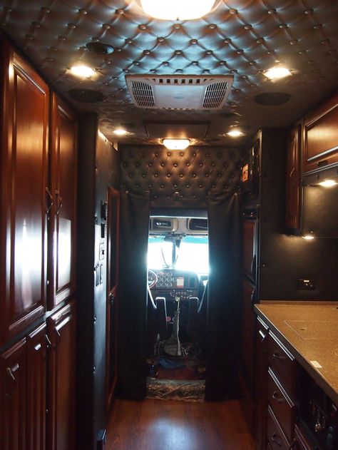 Semi Trucks Interior, U Haul Truck, Truck Games, Tractor Trailer Truck, Truck Driving, Driving Games, Custom Big Rigs, Cab Over, Show Trucks