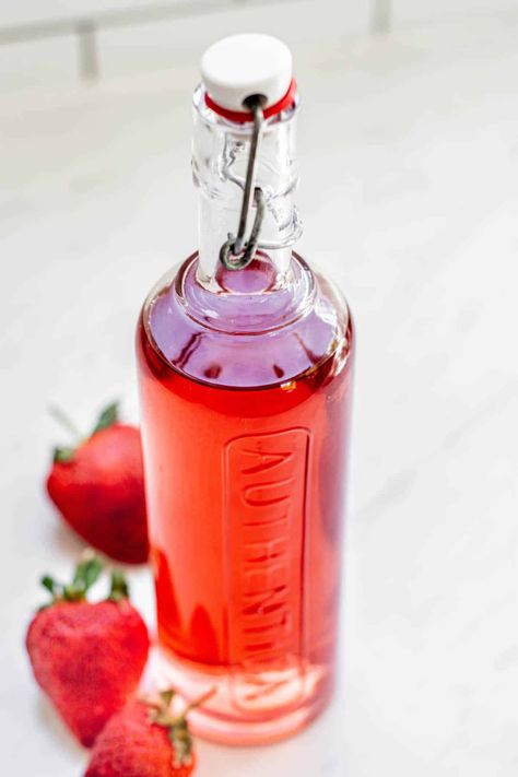 a bottle of red strawberry vodka. Strawberry Infused Vodka, Fancy Cocktails Recipes, Cherry Vodka, Lemon Vodka, Strawberry Vodka, Fruit Compote, Vodka Recipes, Strawberry Topping, Vanilla Vodka