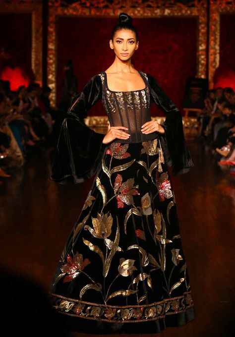 Black Wedding Lehenga, Indian Wedding Dresses, Velvet Dress Designs, Rohit Bal, Pakistani Wedding Outfits, Salwar Kamiz, Dresses Online Shopping, Pakistani Bridal Dresses, Boutique Dress Designs