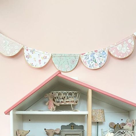 Vera Carpaij on Instagram: "The small mouse house 🐭 I always got some questions about the hacks we made at our ikea dollhouse. We made one big first floor and added an extra attic. The board used for the attic is 30,3 cm x 15,2 cm. Have fun hacking your own Ikea dollhouse 💕 . . #dollhouse #dollhouseminiatures #moderndollhouse #maileghouse #maileg #mailegworld #mailegmouse #mailegdollhouse #poppenhuis #poppenhuisproject #maisondepoupee #puppenhaus #muizenhuis #openendedtoys #openendedplay #imag Dollhouse Hack, Maileg Doll House, Ikea Dollhouse, Maileg Mouse, Mouse House, Open Ended Toys, Open Ended Play, Modern Dollhouse, The Attic