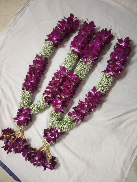 Petal Garland Wedding, Purple Garland Wedding Indian, Garland Wedding Indian Reception, Latest Garlands For Wedding, Orchid Garland Wedding Indian, Orchid Varmala Indian Weddings, Garlands Wedding Indian Flower For Reception, Indian Wedding Garland Marriage, Flower Garland Wedding Brides