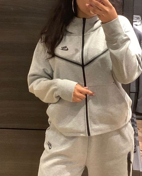 Nike Tracksuit Outfit Women, Long Bodycon Dress Outfit Casual, Womens Tracksuit Outfit, Tracksuit Outfit Women, Nike Tech Tracksuit, Nike Tech Jacket, Tech Outfit, Womens Tracksuit, Fleece Outfit