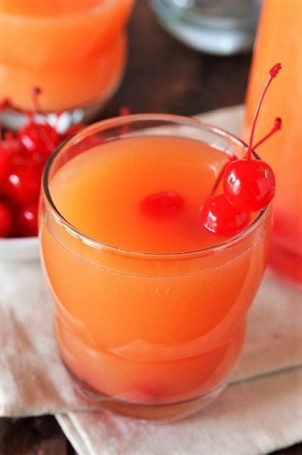 Brunch Party Food, Christmas Brunch Party, Holiday Punch Recipe, Christmas Drinks Alcohol Recipes, Christmas Drinks Recipes, Party Punch Recipes, Christmas Punch Recipes, Punch Drinks, Holiday Punch