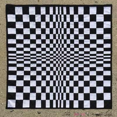 Optical Illusion Quilt Patterns - Creative Designs For Stunning Quilts ⋆ Hello Sewing Optical Illusion Quilt Patterns, Hello Sewing, Illusion Quilts, Optical Illusion Quilts, Log Cabin Quilt Pattern, Black And White Quilts, White Quilts, House Quilts, Log Cabin Quilt