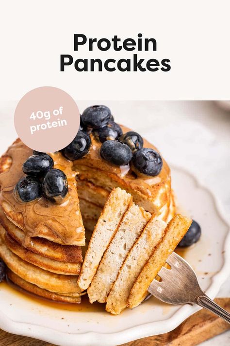 Here's my classic recipe for protein pancakes made with oat flour, egg whites and protein powder. The full recipe gives you 40 grams of protein and the pancakes taste delicious. Egg White Pancakes Protein, Macro Muffins, Wfpb Breakfast, 40 Grams Of Protein, Vanilla Protein Shake, Macro Nutrients, Best Whey Protein Powder, Protein Powder Pancakes, Hormone Nutrition