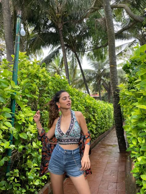 Beach Outfits Women Vacation Casual, Beach Outfit Indian Women, Goa Outfit Inspo Women, Krabi Thailand Outfit, Beach Outfit Ideas Aesthetic, Goa Fits For Women, Goa Outfits Women Aesthetic, Udaipur Outfit Ideas For Women, Krabi Outfit