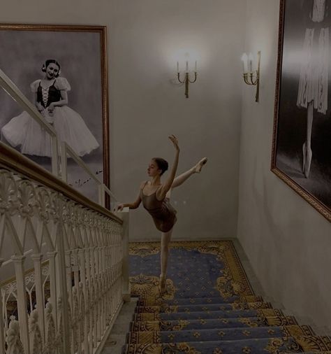 Vaganova Ballet Academy, Angelina Ballerina, Ballet Pictures, Ballet Academy, Ballet Beauty, Dance Dreams, Ballet Inspiration, Ballet School, Pretty Ballerinas