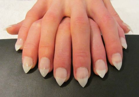 pointed nails | Fun With Acrylics;; Pointed Nails! ♥♥ Short Pointed Nails, Pointy Nail Designs, Stiletto Nails Short, Soft Goth, Sharp Nails, Pointy Nails, Pointed Nails, Nail Stuff, Super Nails