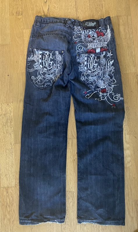 Embroidered Baggy Jeans, Y2k Jean Pockets, Graphic Jeans Y2k, Baggy Jeans With Design, Pretty Streetwear, 2000s Baggy Jeans, 2000s Pants, Baggy Y2k Jeans, Streetwear 2000s