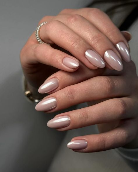 Fall Season Nails: 26 Chic Ideas for Every Nail Type and Shape September French Nails, Bridesmaid Nails Fall Wedding, Neutral Nails Fall 2024, Basic Autumn Nails, Fall Powder Dip Nails, Fall Nails Swirl, Ombre Nail Designs Almond Shape, Almond Dip Nails Fall, Rose Gold Fall Nails