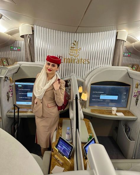 #2020 #repost #cabincrew #falife #flightattendant #airhostess #hostess #crew #flightattendants #flightattendantslife Emirates Flights, Emirates Cabin Crew, Airline Cabin Crew, First Class Seats, First Class Flights, Business Class Flight, Becoming A Pilot, M Image, Emirates Airline