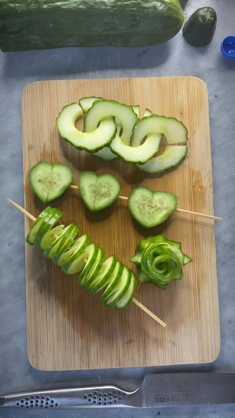 Courgettes, Heart Shaped Cucumbers, Decorating Food, Fruit And Vegetable Carving, Vegetable Carving, Food Crafts, Food Decoration, Tornado, Cucumber