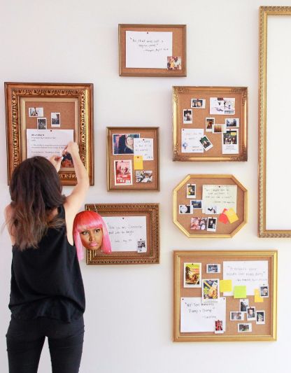 DIY! An easy craft project to make a super chic cork board for your dorm or bedroom Diy Framed Cork Board, Glam Gallery Wall, Cork Board Projects, Dorm Room Closet, Cork Board Wall, Diy Bulletin Board, Diy Cork Board, Pretty Office, Design Café