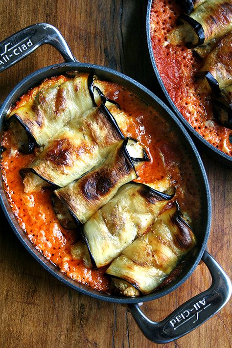 cooked involtini Eggplant Involtini, Holiday Sides, Eggplant Recipes, Idee Pasto Sano, Veggie Dishes, Comfort Foods, Vegetable Dishes, Vegetarian Dishes, Meal Ideas