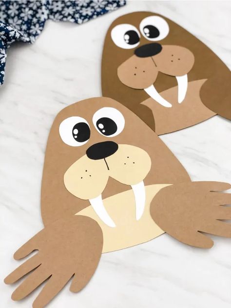 Are you a teacher looking for a fun and easy classroom craft to do this winter? These handprint walruses are a simple idea that kids can make easily with our free printable template. Download today!#simpleeverydaymom #kidscrafts #classroomcrafts #preschool #kindergarten #handprintcrafts #craftsforkids #wintercrafts Walrus Craft, Snowy Owl Craft, Animal Preschool, Arctic Animals Preschool, Arctic Animals Crafts, Winter Animal Crafts, Fun Winter Crafts, Animal Lessons, Preschool Craft