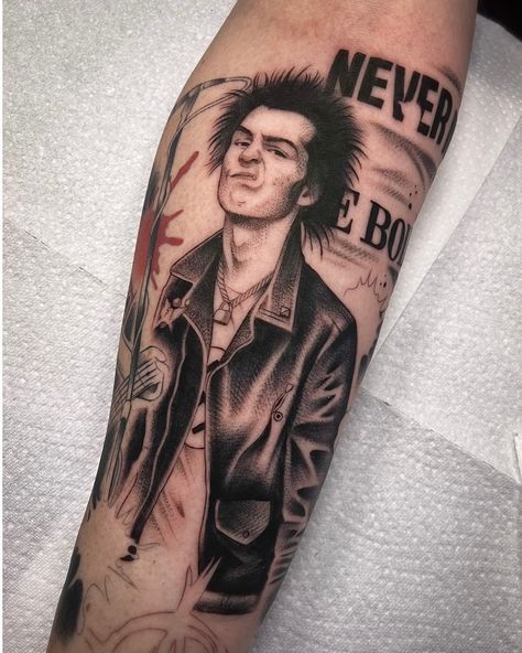 Rebellion and Anarchy by the incredible Carole: this neo-traditional Sid Vicious tattoo pays tribute to the punk rock legend who defied the norms and lived by his own rules. By @carole_caldarelli_tattoo #NeoTraditionalTattoo #SidVicious #PunkRock #TattooArt #RebelSpirit #anarchy #anarchytattoo Sid Vicious Tattoo, Vicious Tattoo, Rock Tattoos, Punk Tattoos, Punk Tattoo, Rock Tattoo, Sid Vicious, Neo Traditional, Rock Legends