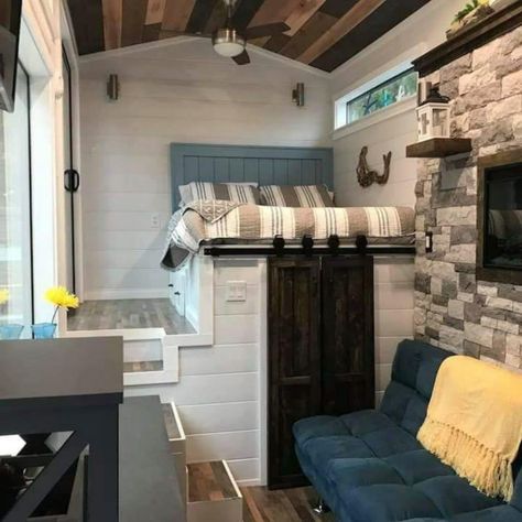 Luxury Small Home, Tiny Home Bedroom, Tiny Houses Interior, Bed Tiny House, Tiny House Modern, Kitchen Tiny, Bed Placement, Small House Garden, Homes Kitchen