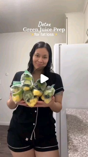 Best Smoothie Recipe on Instagram: "Drink two this green smoothie to cleanse your body of toxins, get rid of bloating, improve your skin, increase energy and reset your taste buds to naturally desire healthy foods!⁣⠀⠀⠀⠀ 🍽Start replacing your breakfast with it if you need to lose a few pounds. 😁👇Comment BELOW "LOVE SMOOTHIE" to receive amazing weight loss smoothie recipes like this. Or you can get our simple smoothie diet to get started🥬🙌 #smoothie  People who complete the challenge lose up to 16 lbs and form long-term healthy eating habits that help them to keep the weight off for good.⁣⠀⠀⠀⠀⠀⠀⠀⠀⠀⠀⠀⠀⠀⠀⠀⠀⠀ .⠀⠀⠀⠀⠀⠀⠀⠀⠀⠀⠀⠀⠀⠀⠀⠀⠀ CHECK THE LINK IN MY BIO and take the 21-Day Smoothie Diet Challenge TODAY:⁣⠀⠀⠀⠀⠀⠀⠀⠀⠀⠀⠀⠀⠀⠀⠀⠀⠀ 👉@anniesmoothies" Skin Smoothie, Protein Powder Smoothie, Diet Results, Detox Smoothie Recipes, Best Smoothie Recipes, Easy Detox, Smoothie Challenge, New Lifestyle, Increase Energy