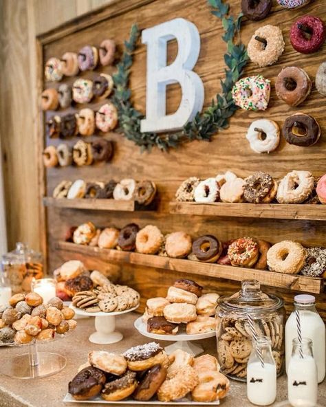 Bagel Wall Display, Donut Display Wedding, Doughnut Wall Wedding, Donut Station, Donut Wall Wedding, Wedding Dessert Bar, Donut Display, Wedding Snacks, Wedding Donuts