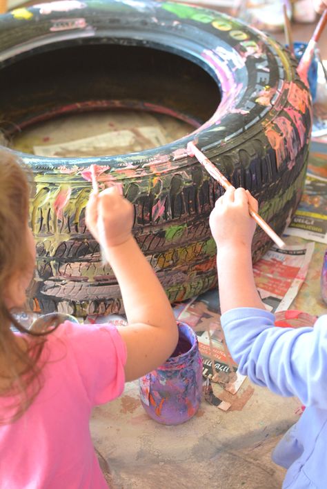 Tires On Playground, Container Art Painting, Car Sensory Play, Reggio Transportation Activities, Preschool Wheels Activities, Outdoor Preschool Ideas, Transporting Schema Activities, Wheel Study Preschool, Wheels Theme Preschool