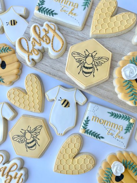 Momma To Bee, Honey Bee Baby Shower Theme, Bee Themed Gender Reveal, Bee Baby Shower Decoration, Bakery Treats, Honey Bee Baby Shower, Bee Cookies, Sunflower Baby Showers, Baby Shower Theme Decorations